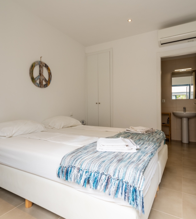 Resa Estates Ibiza sale ted koop Cala Tarida patio townhouse bed 2.JPG